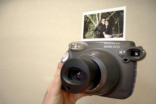 Cámara Fujifilm Instax con su revelado
