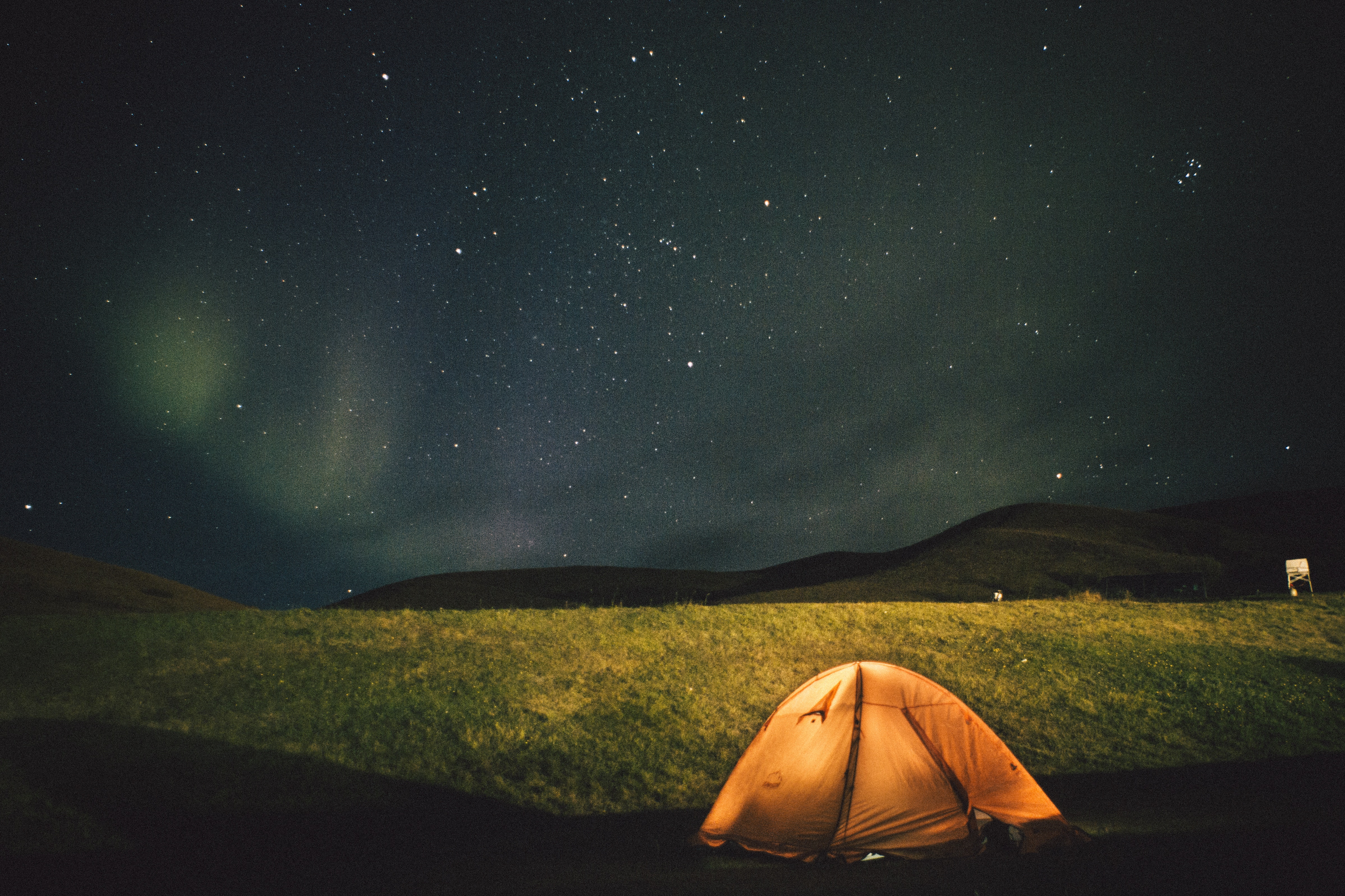 Acampando es una buena forma de dormir gratis