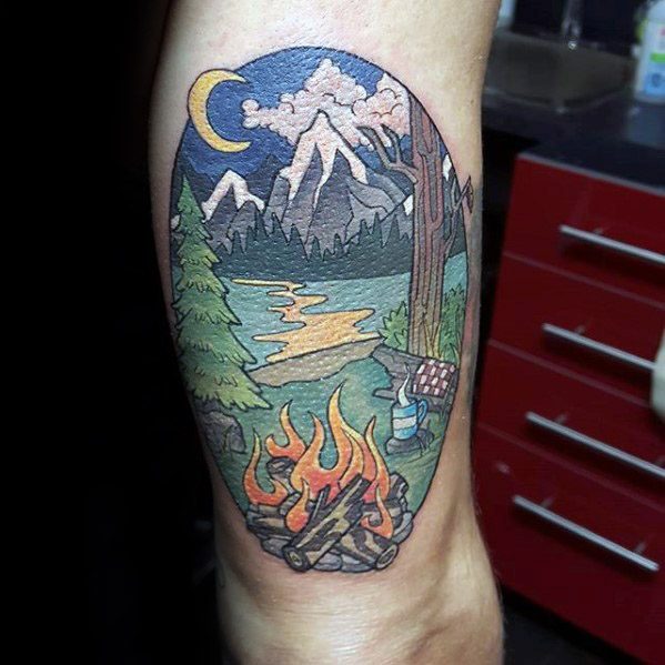el clásico cliché de acampada tatuaje camping